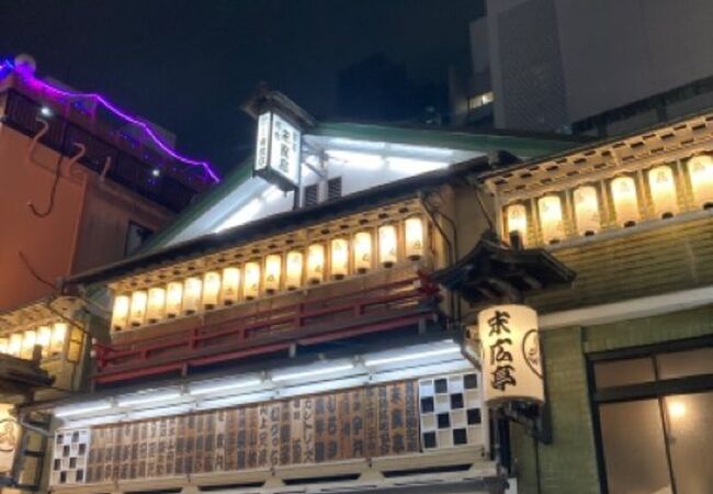 三枚継ぎ『新宿末廣亭・都家かつ江』功績の長大額（縦50×横