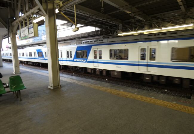 なかもず駅と和泉中央駅を結ぶ南海グループの鉄道路線