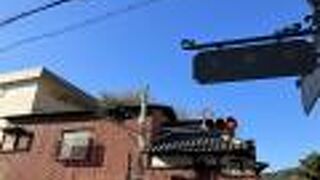 史跡三本松の横にある坂道