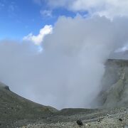 火山活動が活発で歩行可能エリアが狭い