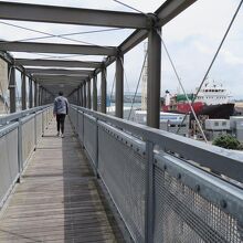 …上階通路を歩いてみることも出来ます。この通路からは…、