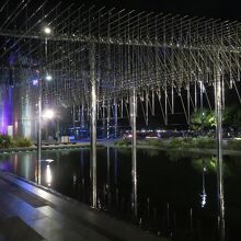 夕方からは光の競演も始まってミステリアスな雰囲気