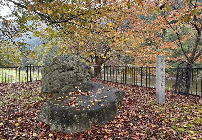 義経・弁慶ゆかりの石