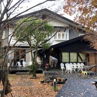 金鱗湖近くで散策に便利です