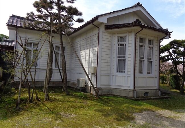 奉先堂公園に移築された新潟県知事の公舎
