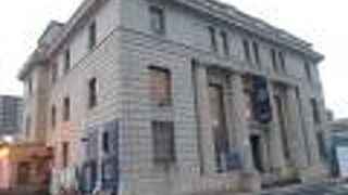 もとは日銀松江支店だった建物です。