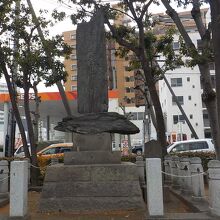 公園の一角には戦災死者之霊碑があります。