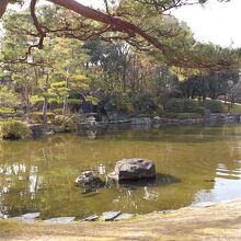 こんな感じの景色を見ながら楽水亭で食事ができます。