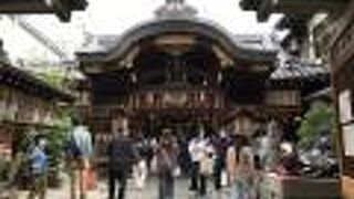 錦小路通の東端にある神社