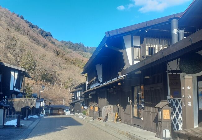 木曽福島宿の古い町並みのある一角。規模は小さいです