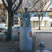  千葉市散策・亥鼻城で千葉中央公園にあるヘレンケラー像を見ました