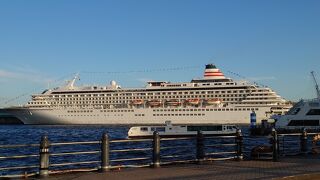 クリスマスマーケットと飛鳥Ⅱ