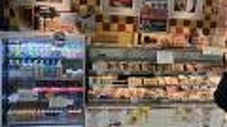 朝7時からオープンしてるパン屋さん