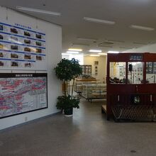 内部。コンパクトな印象を受けますが展示物は多いです。