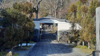 木曽義仲などのお墓のあるお寺です