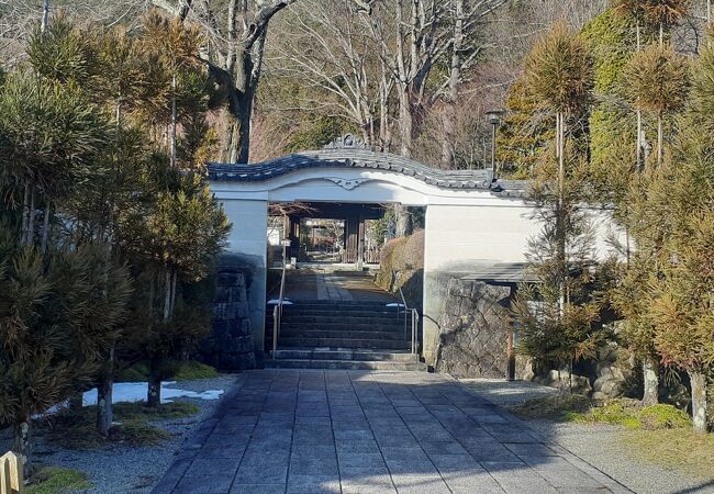 木曽義仲などのお墓のあるお寺です