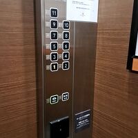 エレベーターはカードキーがないと利用できない。セキュリティ良