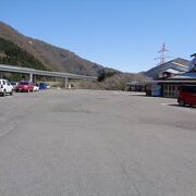 阿賀野川沿いにある比較的大きな道の駅
