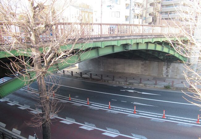 日本最初の道路の立体交差です