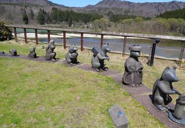 阿賀野川と麒麟山が正面に見える風光明媚な場所