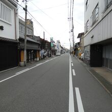 榎並屋勘左衛門・芝辻理右衛門屋敷跡前の紀州街道