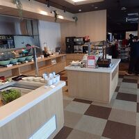 朝食会場。バイキングでおいしいものがいろいろあった