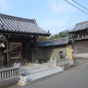 久留米市寺町の中ほどにある歴史のある浄土真宗東本願寺派のお寺です。