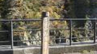庄川に注ぎ込む落差40メートルの滝