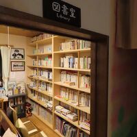 2階には図書室もあります