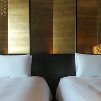 金屏風がオリエンタルで素敵です！