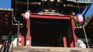 日本平夢テラスの駐車場のそばにロープウエイ乗り場があります