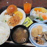 朝食はバイキング