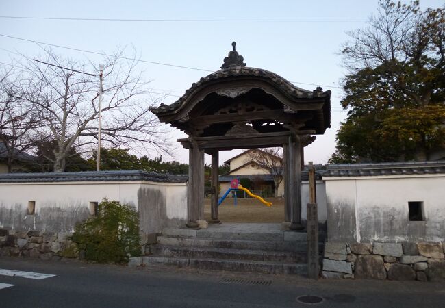 児童公園にの入り口になっています。