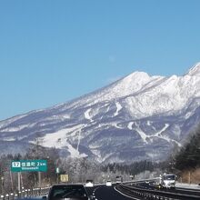 妙高山の中腹にあります