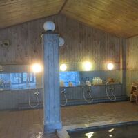 大浴場・内湯。ほんのり檜の香り