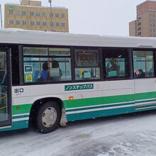 白い車体に緑のラインが爽やかです