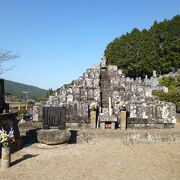 毎年春に供養が行われています