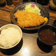 ロースとひれ定食、文句なくおいしかったです