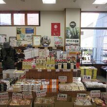 売店も小さめ