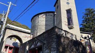 丸っこい形の建物のデンマーク館
