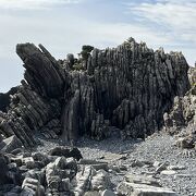 奇岩が広がるダイナミックな光景