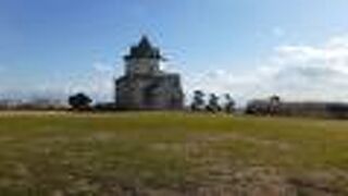 瀬戸内海ならびに明石海峡大橋を眺めながら散歩を楽しめる舞子駅近くの公園