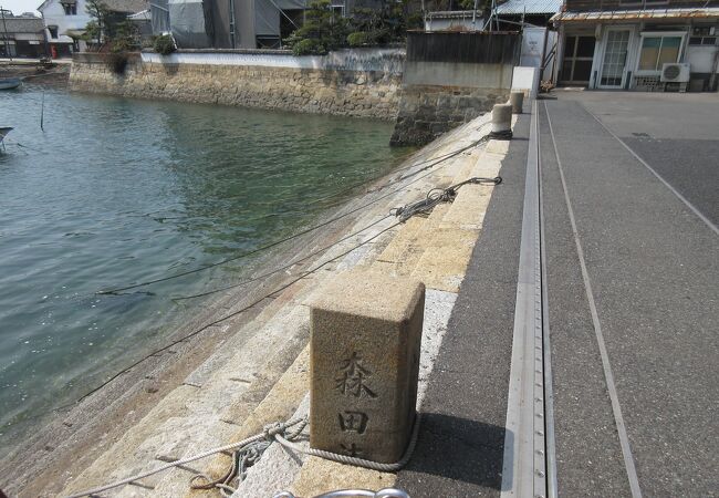 鞆の浦の港にあります