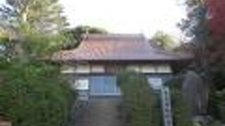 質素なお堂でした。