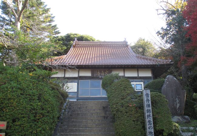 質素なお堂でした。