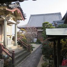 正覚寺境内の様子です。