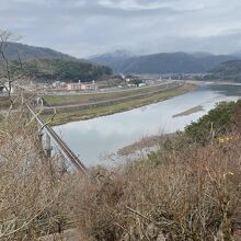 尾関山公園からの旧三江線線路。