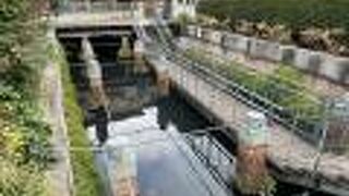 当時の地下貯水槽がきれいに保存されている