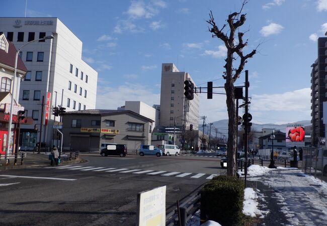 会津若松駅近くの大通りでした。