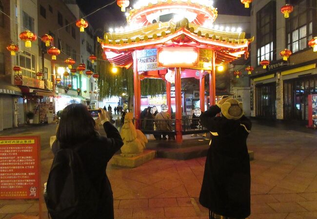 南京町を照らす 華やかな光